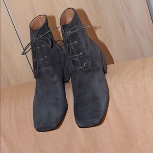 ABOUT ARIANNE Gabriel boots